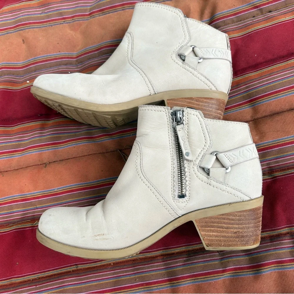 Teva Cream Ankle Booties with Zipper Detail - Picture 2 of 5